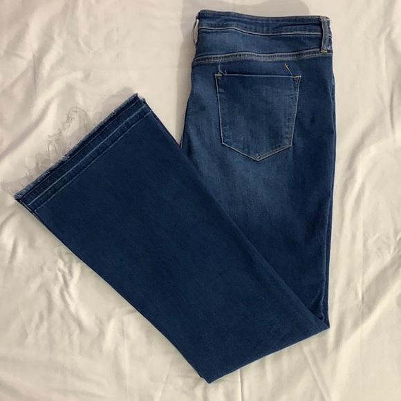 Mossimo Supply Co. Denim - Mossimo Denim Mid-Rise Flip Flop Flare Power Stretch Women’s Jeans